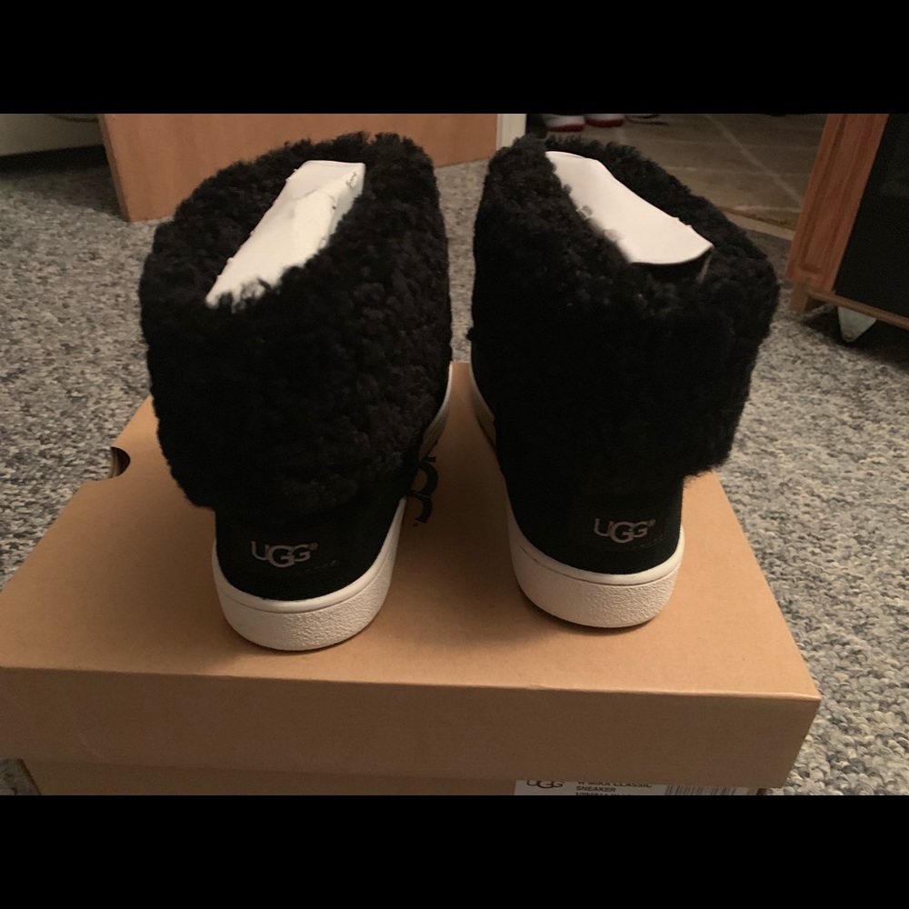 Women’s size 8 UGG MIKA CLASSIC